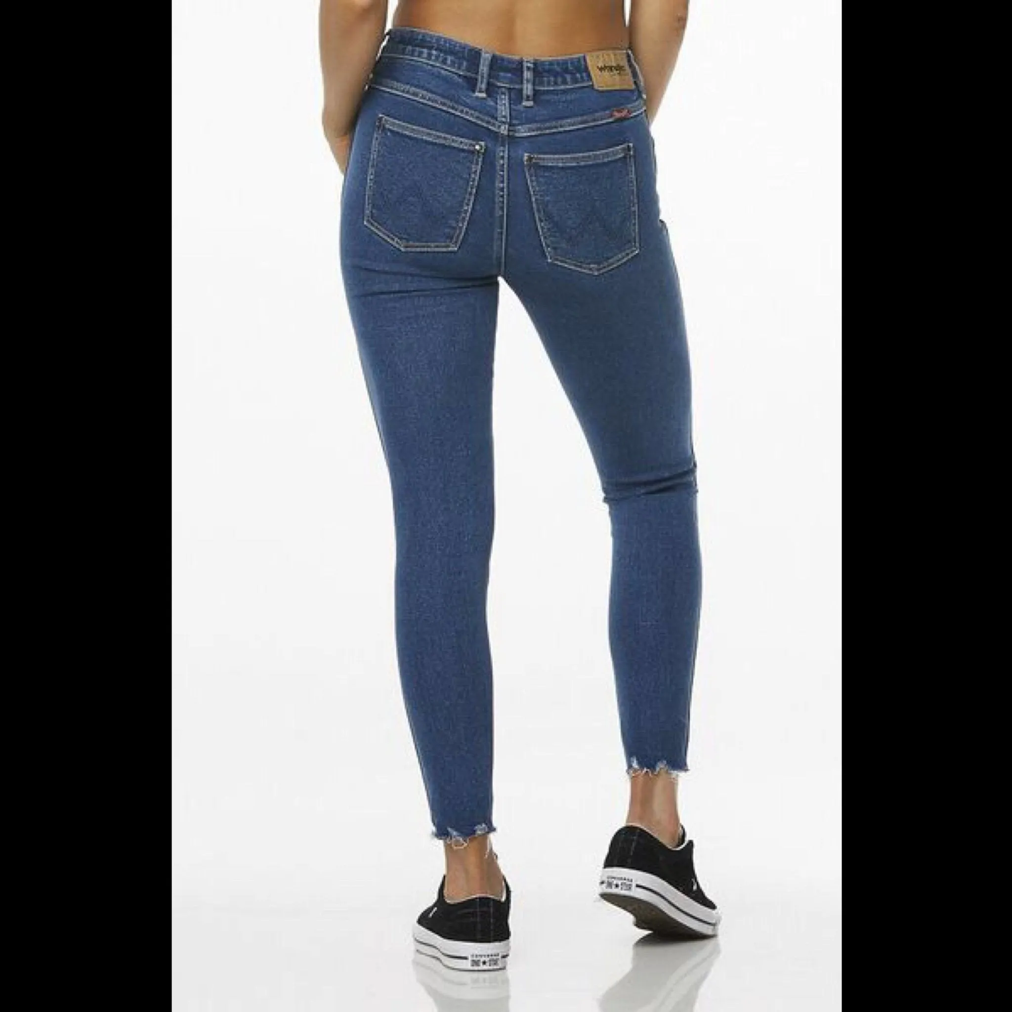 Mid Pins Cropped / Dallas Blues