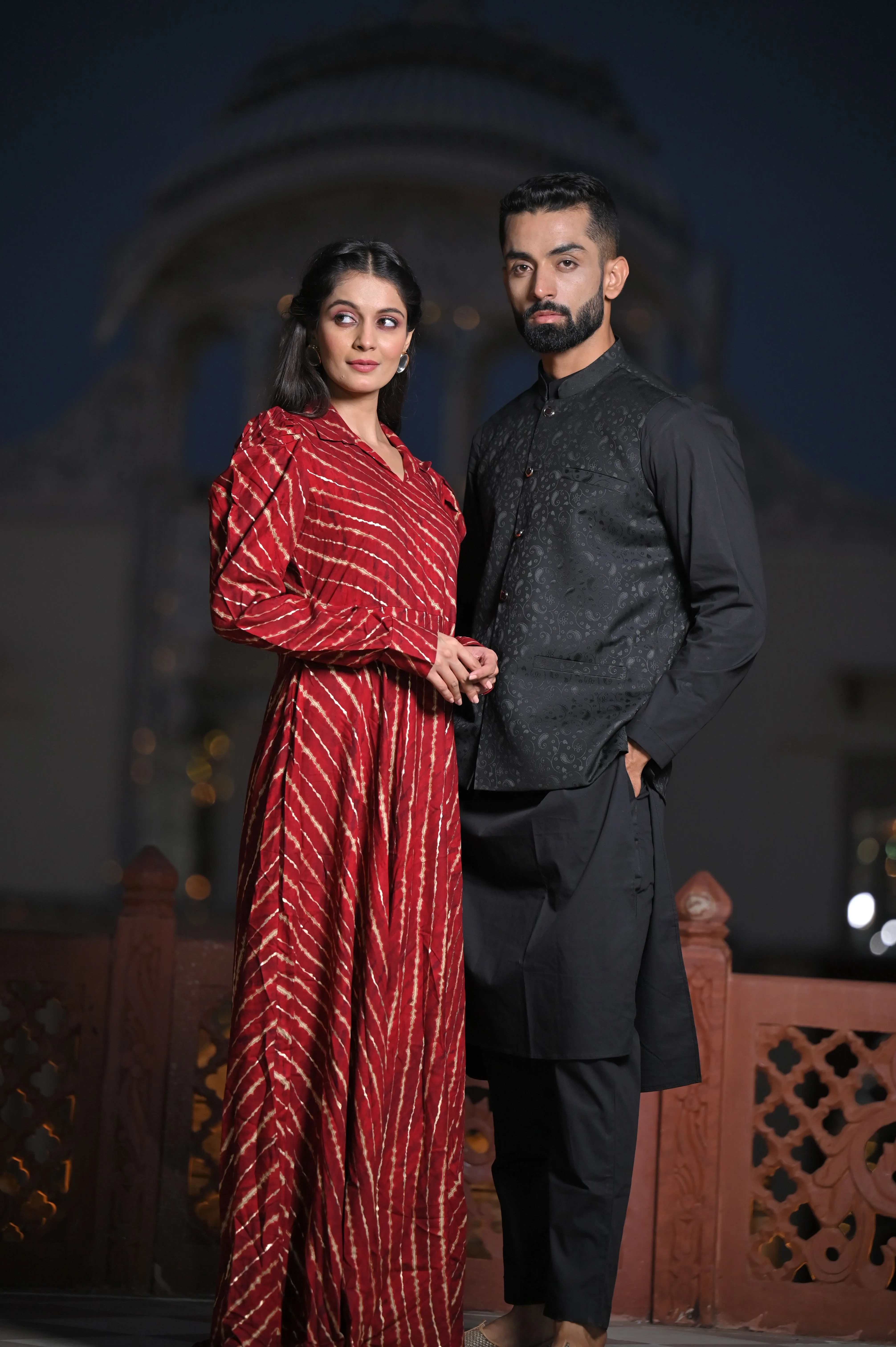 Radiant Black Textured Vasket