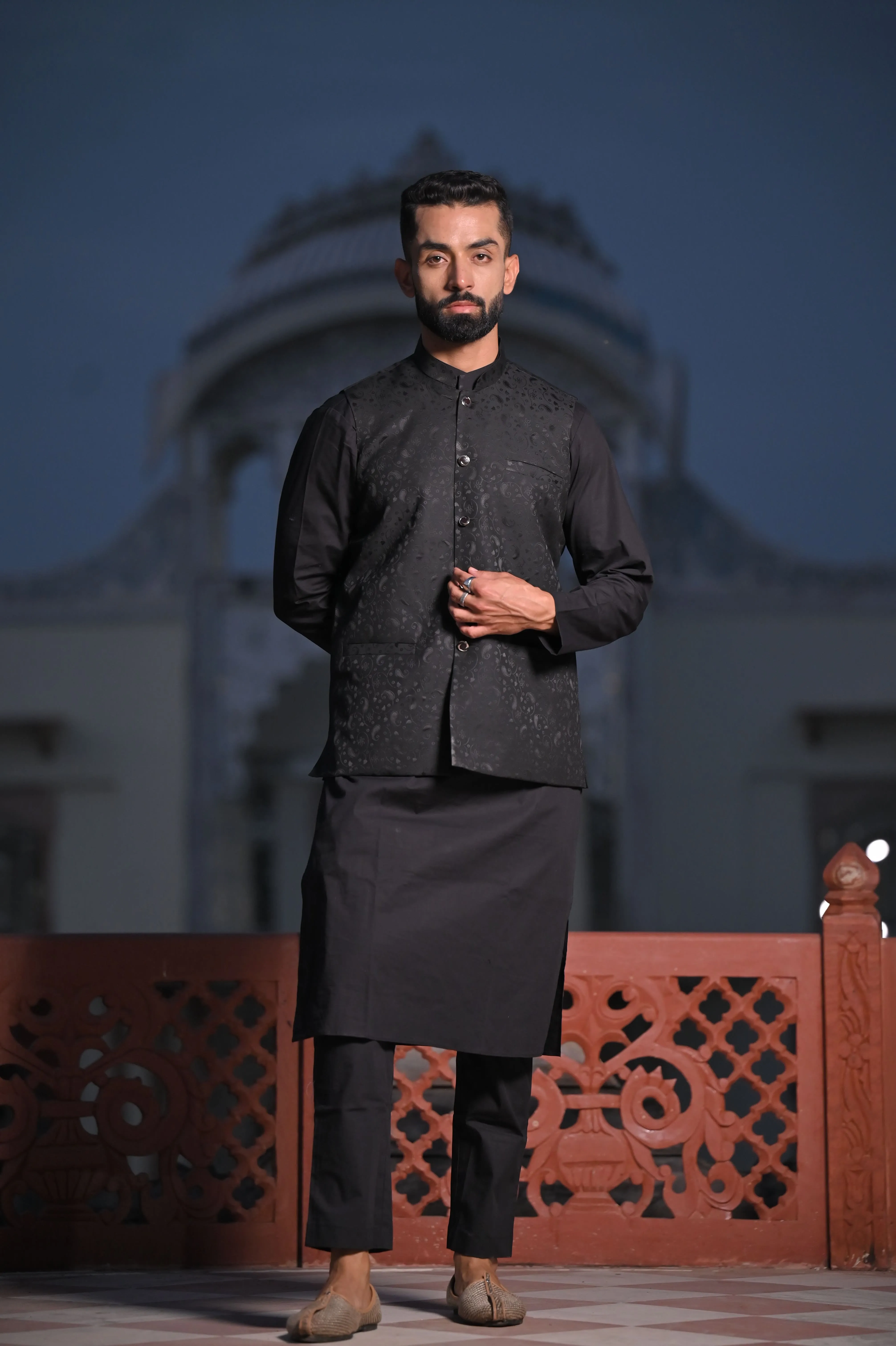 Radiant Black Textured Vasket